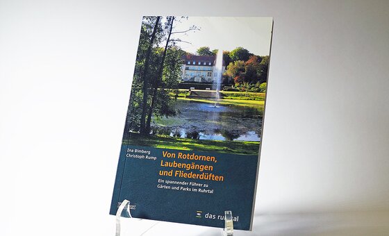 Buch Von Rotdornen, Laubengängen und Fliederdüften (390) 8,95 €.jpg