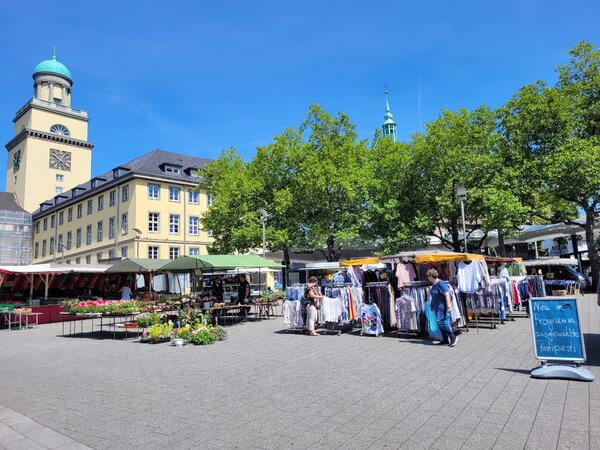 Wochenmarkt Witten Rathausplatz.jpg